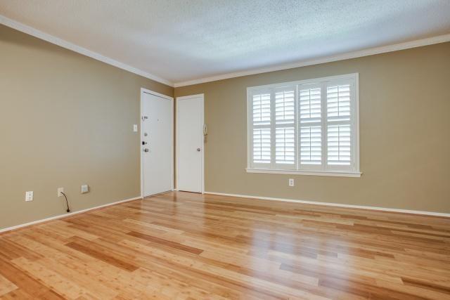Foto del edificio - 5815 Sandhurst Ln