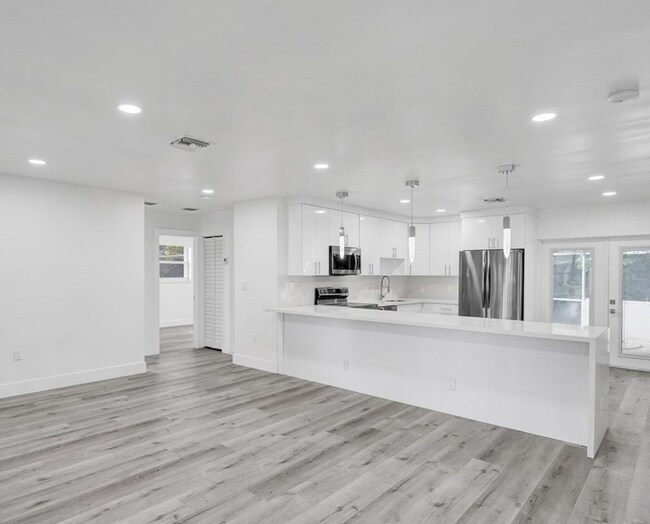 Building Photo - 101 SW 53rd Ave