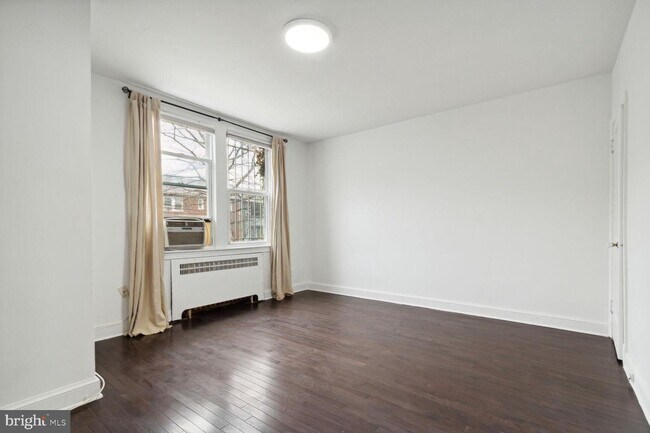 Building Photo - 4034 7TH St NE