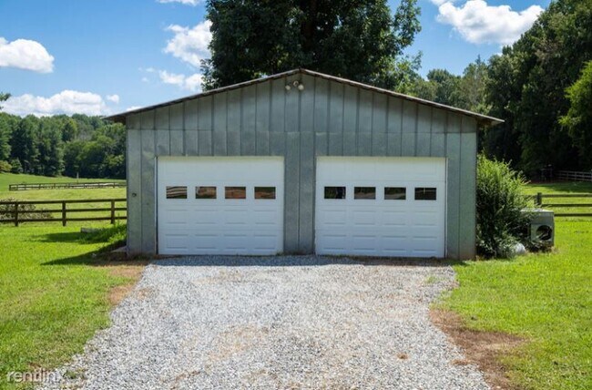 Building Photo - 2 br, 2 bath House - 4151 Old Hillsbourgh Rd