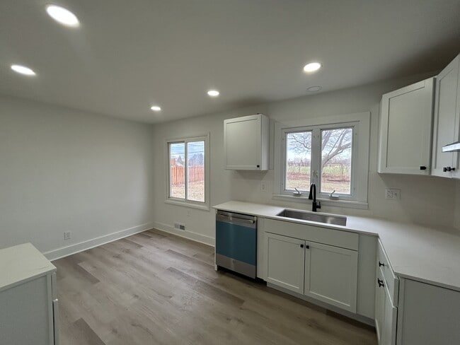 Building Photo - 254 W Craig Hill Dr