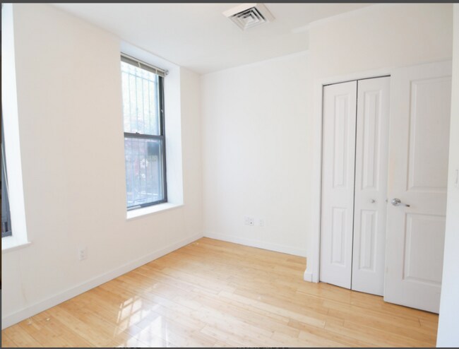 Foto del edificio - 444 E 88th St