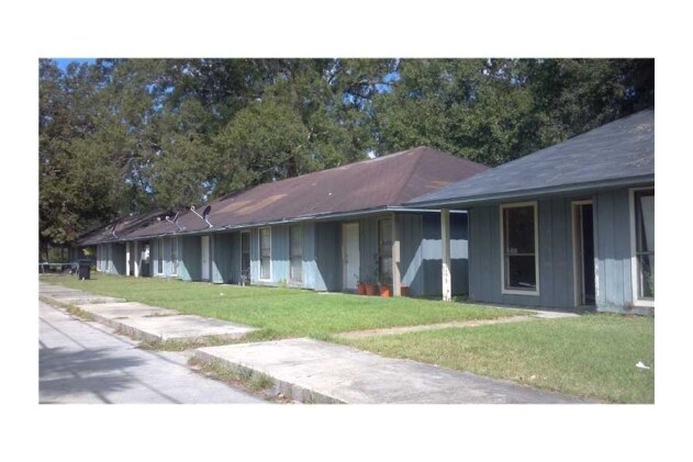Primary Photo - 13061 Quick Blvd