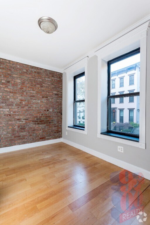 Building Photo - 340 E 18th St