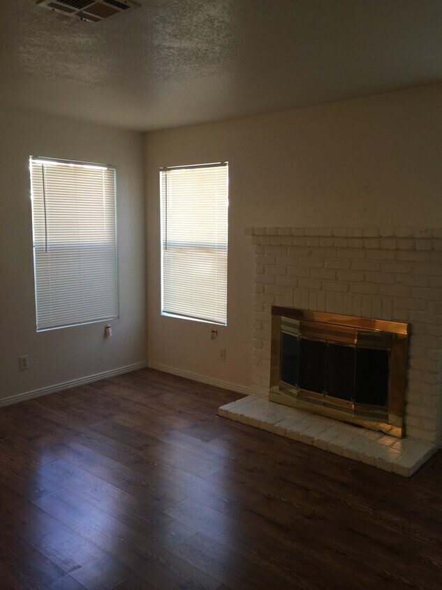 Foto principal - 3974 Bushnell Dr