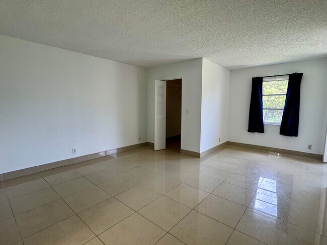 Foto del edificio - 7770 NW 50th St