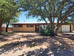 Building Photo - 1308 E Parker Ave