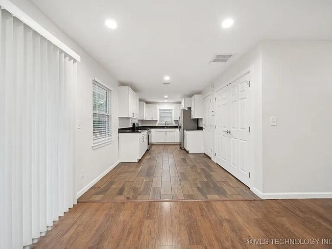 Building Photo - 1638 E 55th Pl