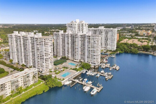 Foto del edificio - 18011 Biscayne Blvd