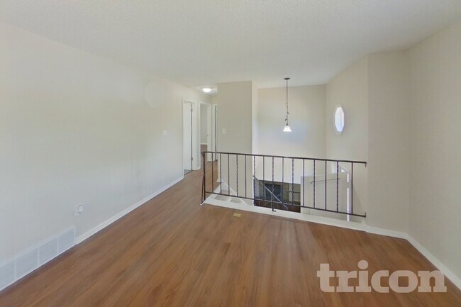 Building Photo - 1046 Nolte Dr W