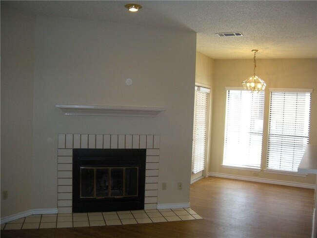 Building Photo - 3001 Cedar St