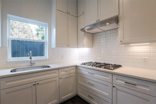 Building Photo - 7722 Jack Oak Ave