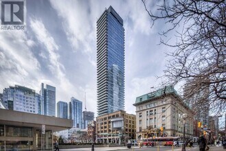 Building Photo - 224-3224 King St W