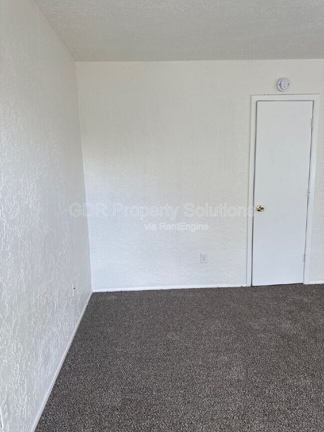 Foto del edificio - 128 General Arnold St NE