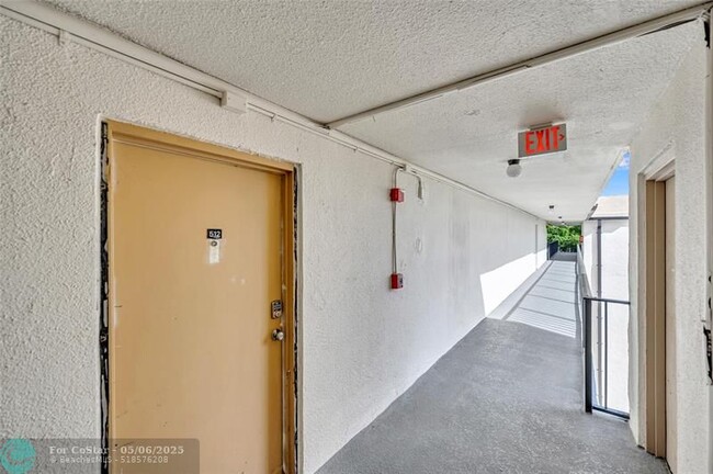 Foto del edificio - 6193 Rock Island Rd