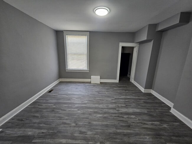 Building Photo - 2-Bedroom Townhouse