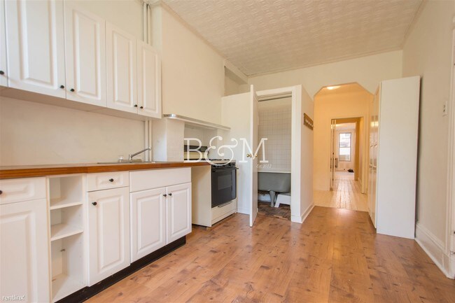 Foto del edificio - 104 N 8th St