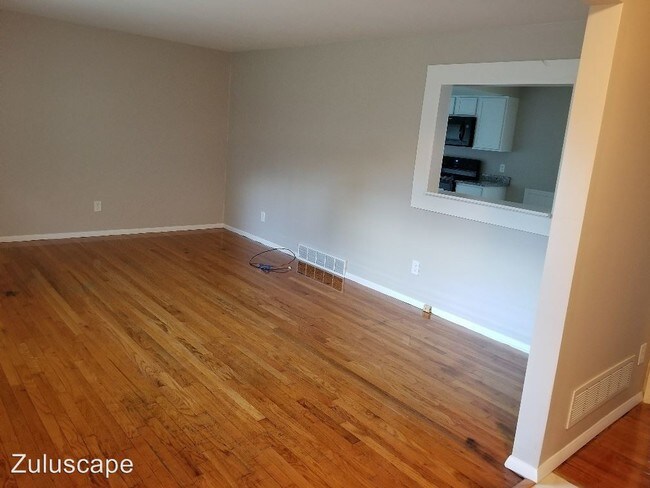 Building Photo - 3 br, 2 bath House - 5445 W. Southport Road