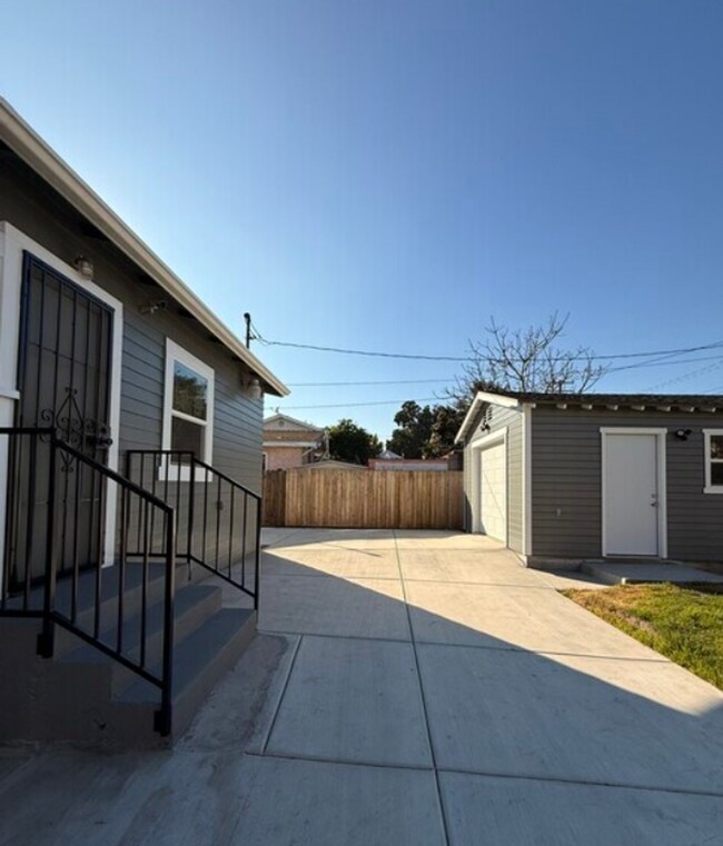 Foto del edificio - Newly Remodeled 2 bed+ 1.5 bath Single Fam...