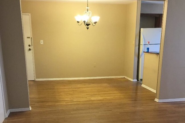 Foto del edificio - 38 Woodedge Ave