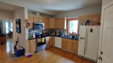 Building Photo - 33 Eastburn St