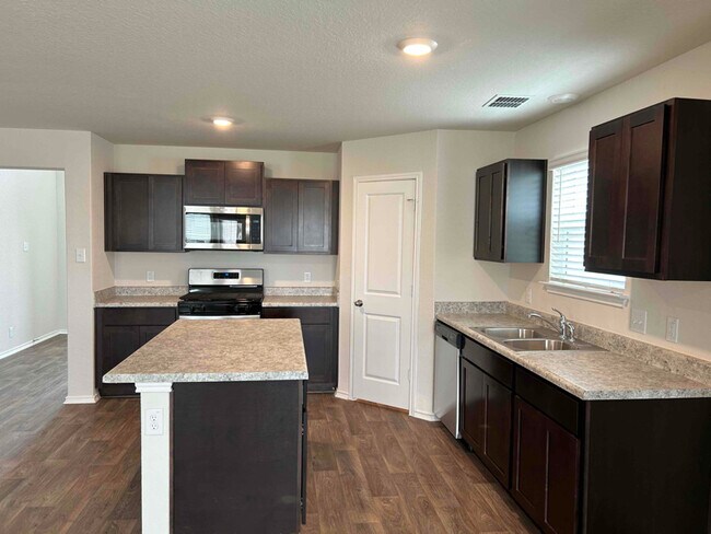 Building Photo - 13708 Grapeland Gap