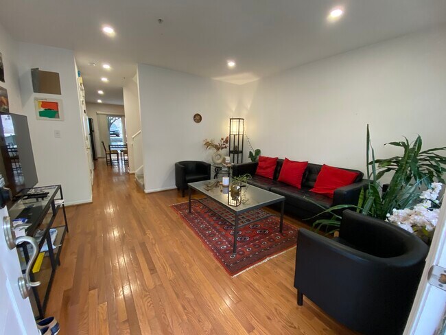 Foto del edificio - 1327 Belmont St NW