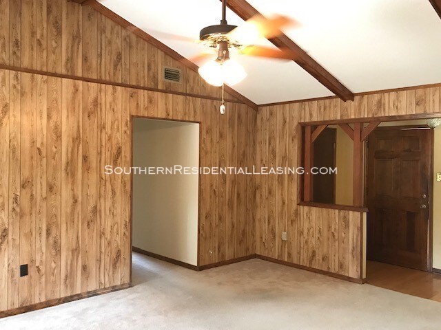 Building Photo - Lake Forest Rental