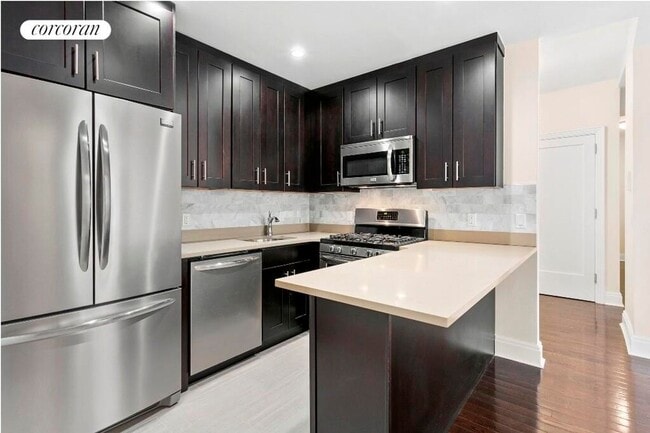 Building Photo - 175 W 76th St