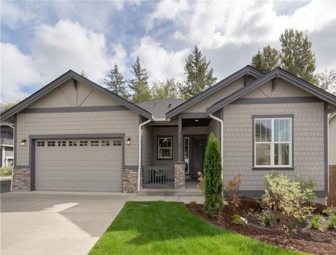 Primary Photo - Beautiful home in Bremerton highly sought ...