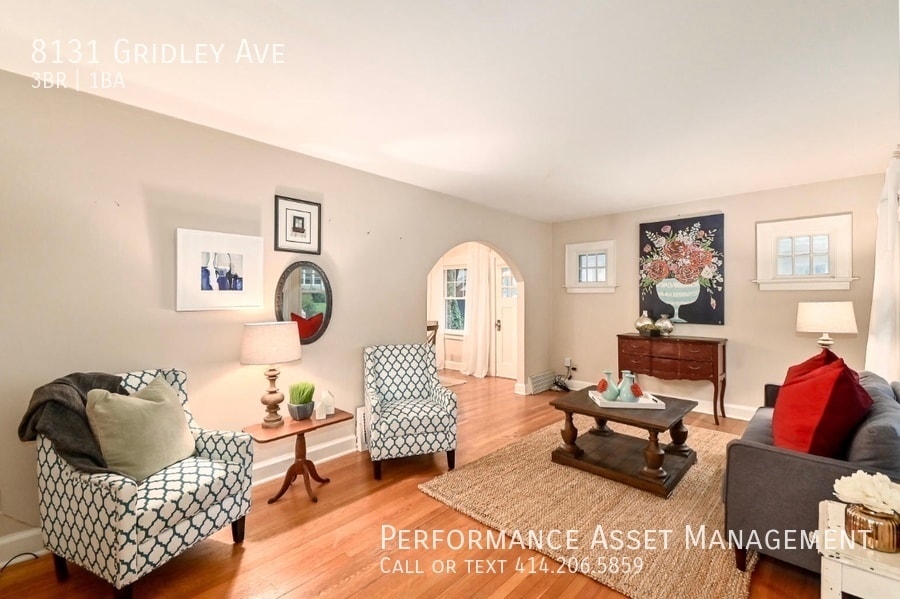 Primary Photo - 8131 Gridley Ave