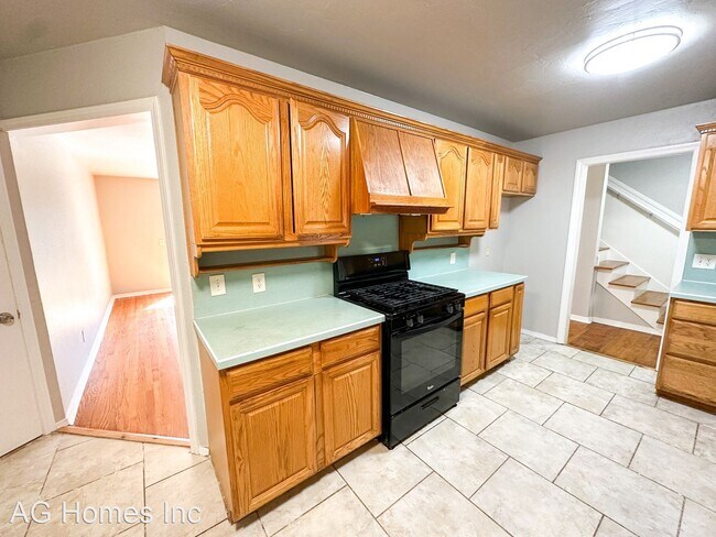 Building Photo - 4 br, 2 bath House - 4206 N Barr Ave