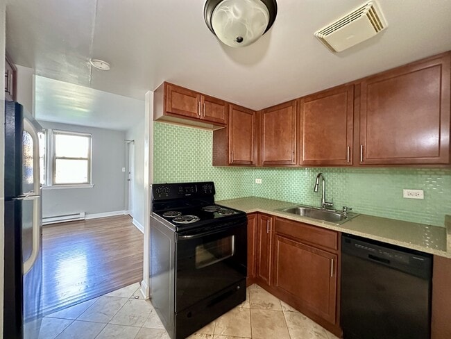 Building Photo - 7628 N Milwaukee Ave