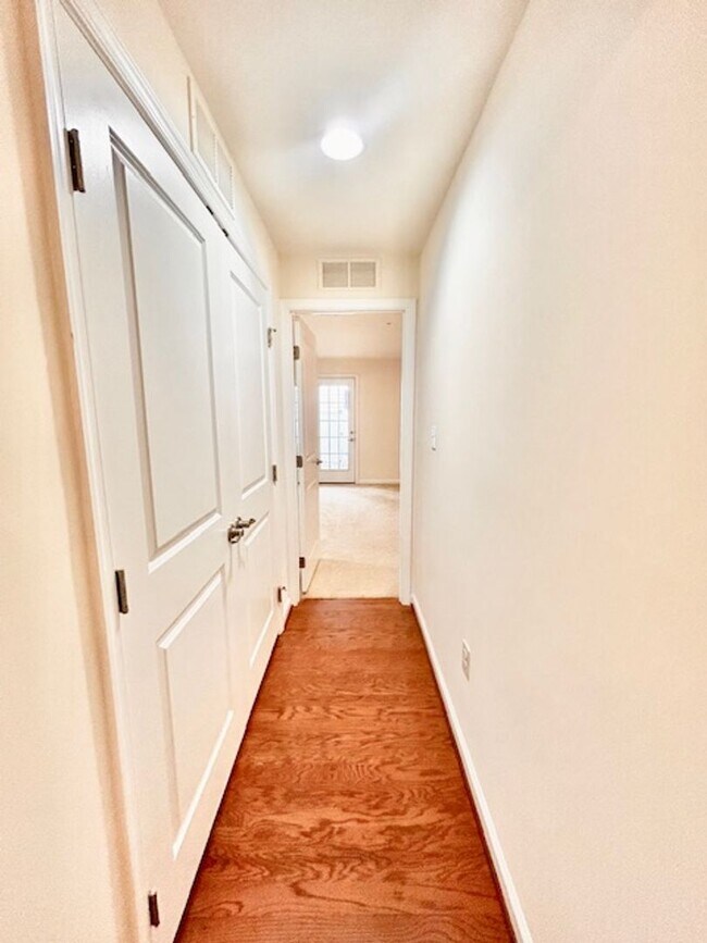 Foto del edificio - Welcome to the desirable Howard Square