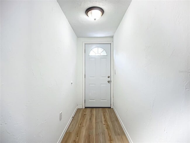 Building Photo - 317 Jessica St S