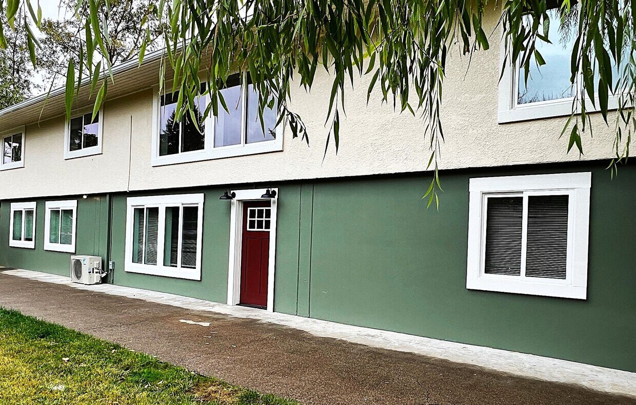 Foto principal - 405 NE Denver St