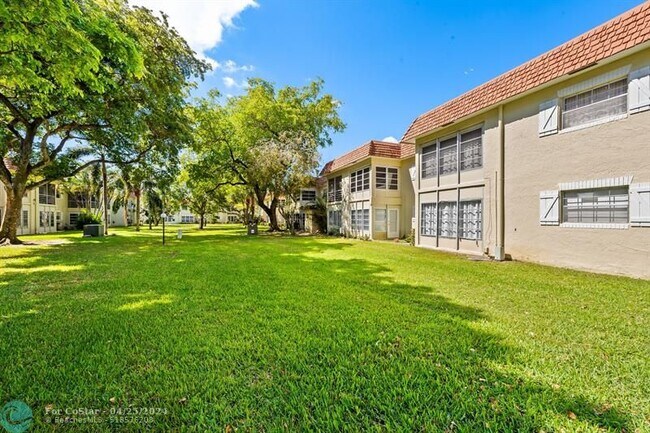 Foto del edificio - 5641 SW 2nd Ct