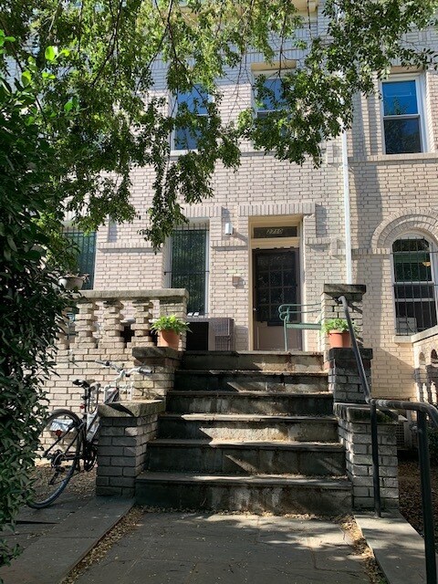 Building Photo - 2710 Ontario Rd NW
