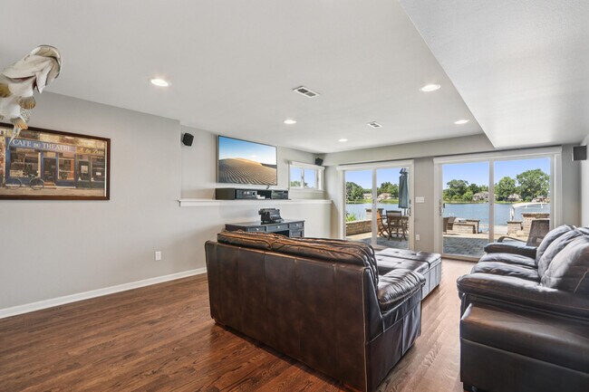 Foto del edificio - 3362 S Shore Dr
