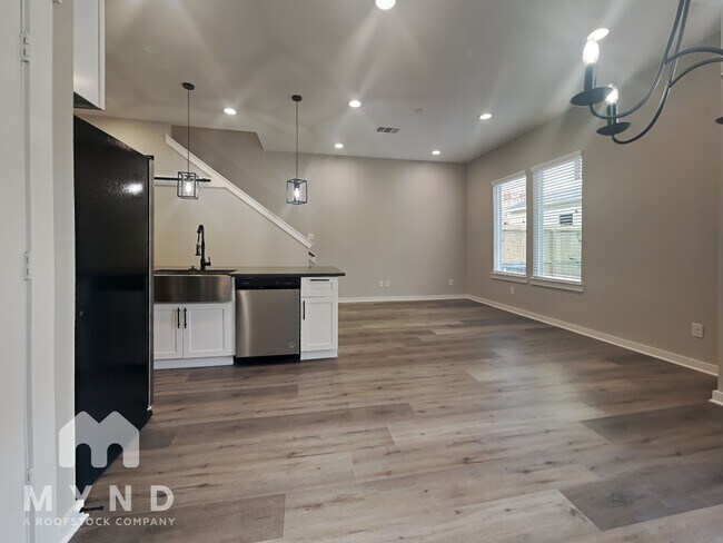 Building Photo - 6722 Parker Oaks Ln