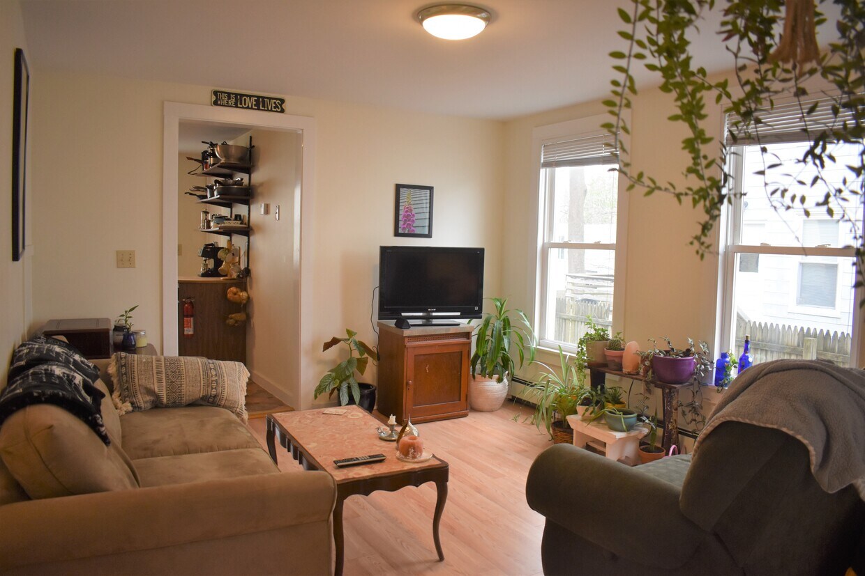 Primary Photo - 12 Alba St