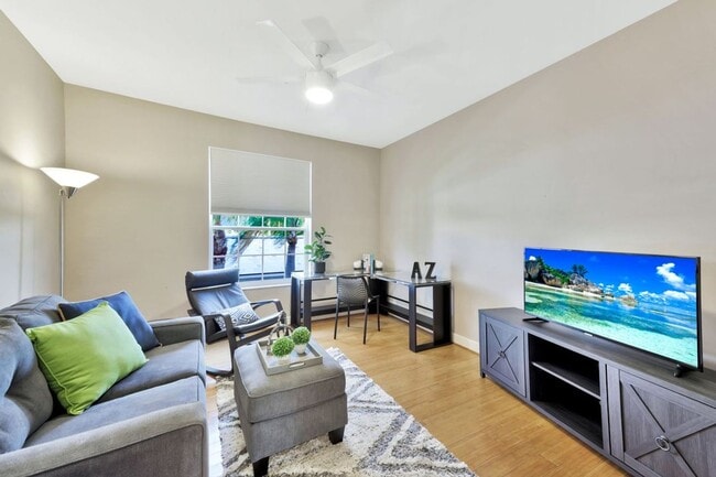 Foto del edificio - Gorgeous Sutton Walk End Unit