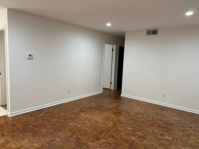 Building Photo - 1712 Symphony Ln