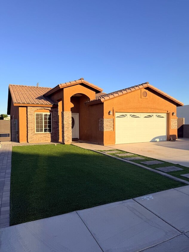 Building Photo - 4 Bedroom Home in San Luis AZ. with Fenced Lot and Landcaping