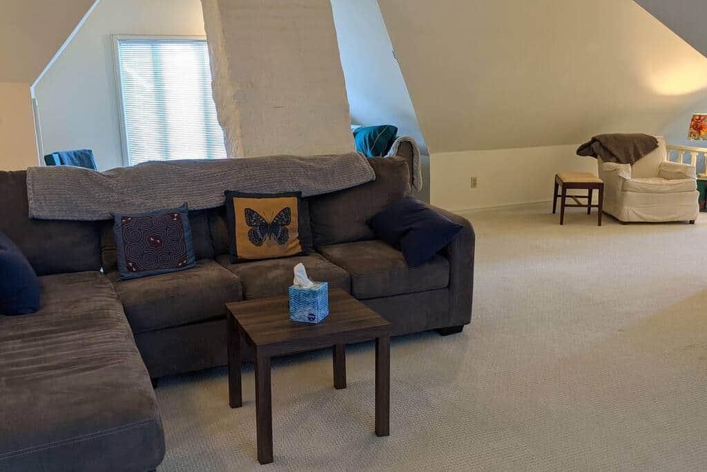 Sala de estar del tercer piso - 402 Poplar St