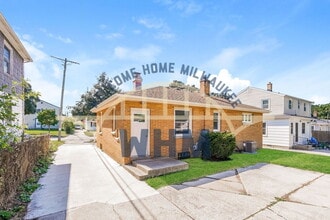 Building Photo - 4902 W Lynndale Ave