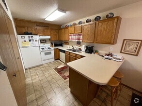 Building Photo - 415 22nd St E