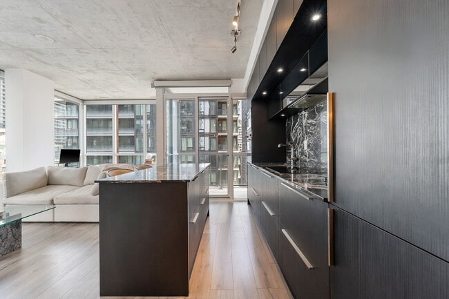 Building Photo - 88 Blue Jays Way