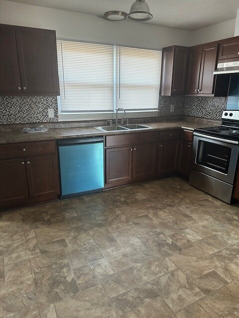 Building Photo - 4709 Beaufort Dr