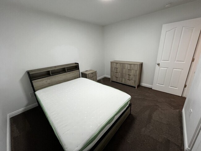 Foto del edificio - 4699 Greensand Dr